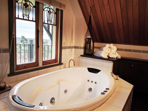 El Camino Country Cottage With Terrace And Stunning Views - Tourism Townsville 2