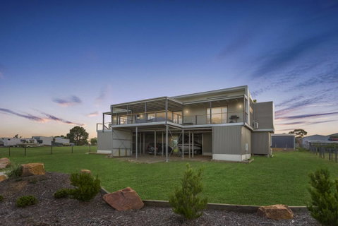 Elevation - Waterviews In Newlands Arm - Tourism Townsville 0