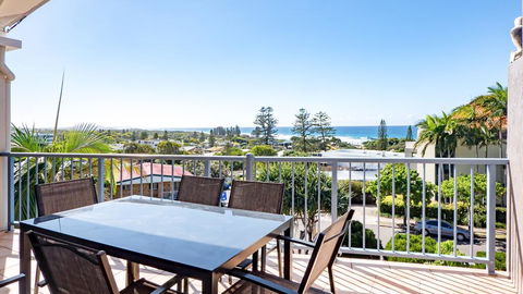 Endless Summer Resort - Tourism Townsville 3