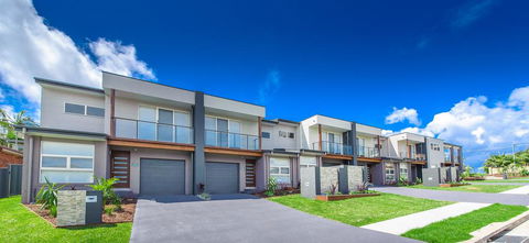 Escape At Nobbys Executive Townhouse 1 74 Pacific Drive - Tourism Townsville 1
