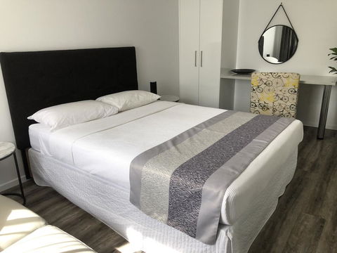Escape On Lake - Tourism Townsville 0
