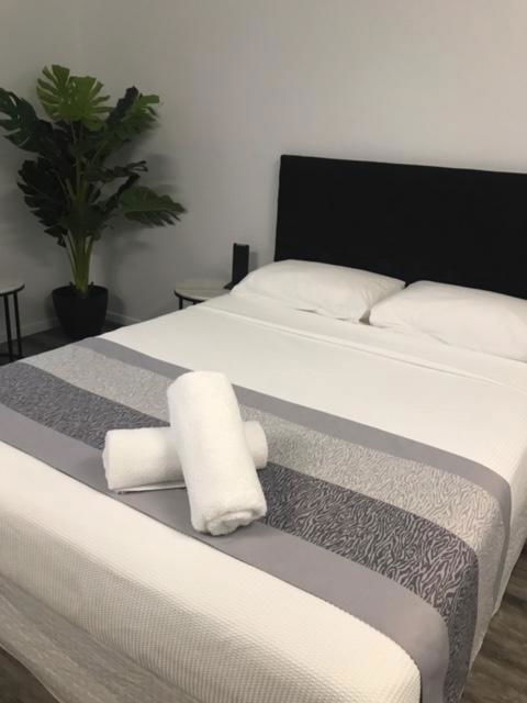 Escape On Lake - Tourism Townsville 2