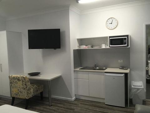 Escape On Lake - Tourism Townsville 1
