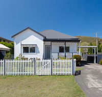 Escape to the Cottage 68 Tomaree Rd pet friendly and boat parking and WIFI - Tourism Townsville