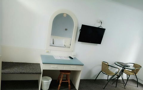 Excelsior Motor Inn - Tourism Townsville 1