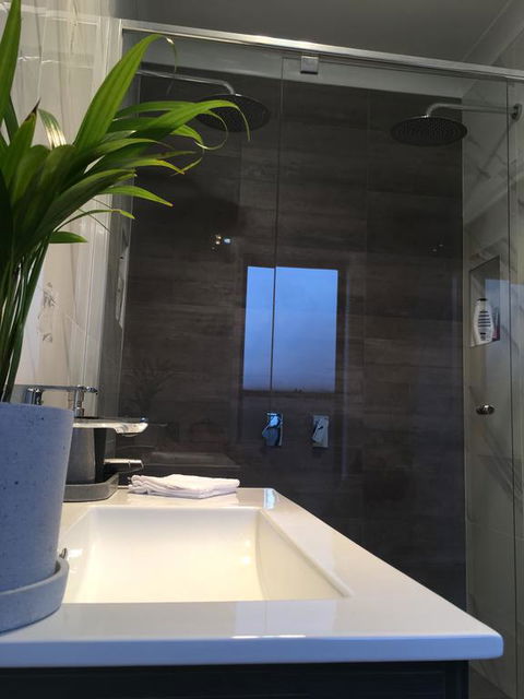 Executive Villa, Private 2 Bedroom In Ideal Location - Tourism Townsville 2