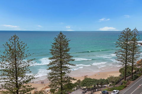 FABULOUS BEACHFRONT POSITION - Tourism Townsville 0