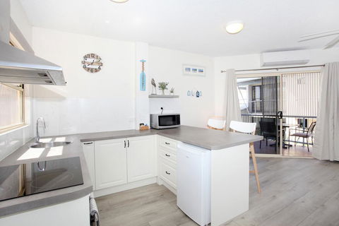 FABULOUS BEACHFRONT POSITION - Tourism Townsville 3