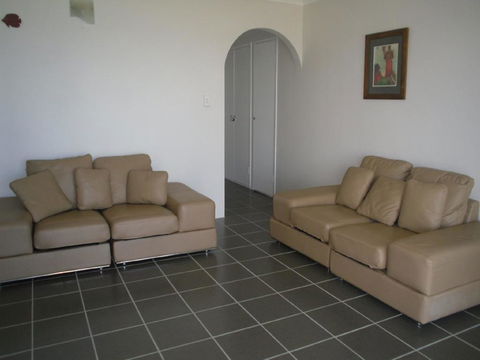 Fabulous Location - Ground Floor Waterfront Unit! Clearview Apartments - Tourism Townsville 0