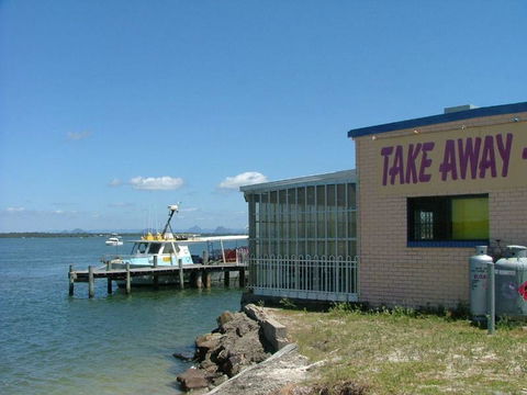 Fabulously Presented Family Retreat On Bribie Island - Tourism Townsville 2