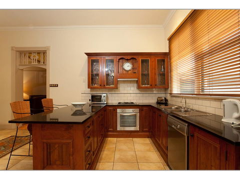 Fairholme Townhouse - Tourism Townsville 1