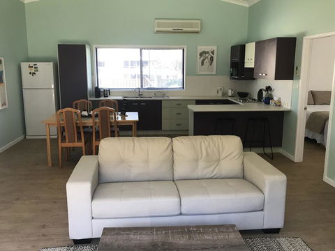 FAIRVIEW 25A - Waterfront Home - Tourism Townsville 2