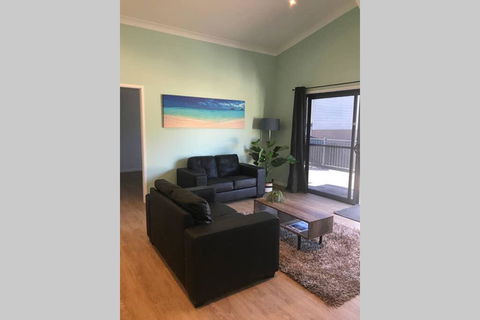 FAIRVIEW COTTAGE 25B - Waterfront Accommodation - Tourism Townsville 1