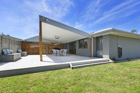 Fairway Views Pet Friendly House With WiFi, AC, Heating, Walk To Beach - Tourism Townsville 0
