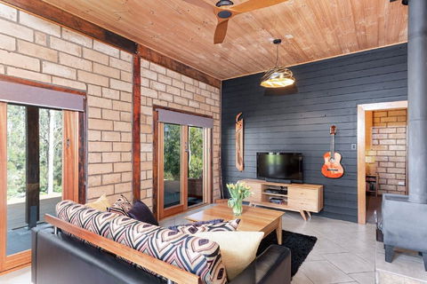 Falls River Luxury Accommodation - Tourism Townsville 0