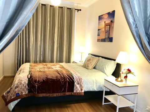 Family Home In Prime Location Melbourne - Tourism Townsville 0