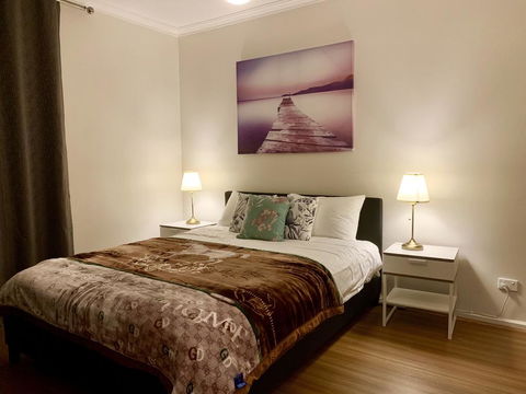 Family Home In Prime Location Melbourne - Tourism Townsville 3