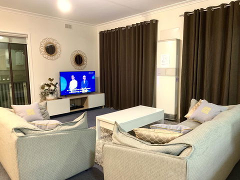 Family Home In Prime Location Melbourne - Tourism Townsville 1