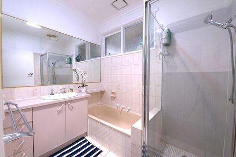 Family Home In Prime Location Melbourne - Tourism Townsville 2