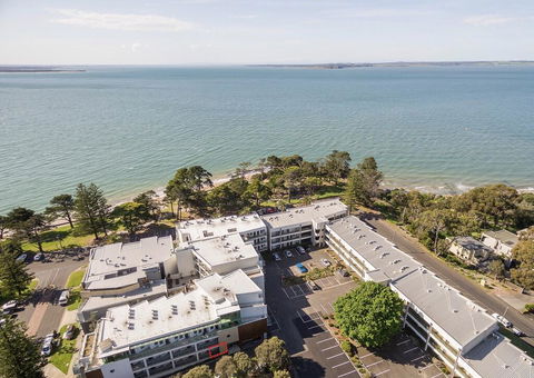FAMILY ISLAND GETAWAY - BEACHFRONT APARTMENT - Tourism Townsville 0