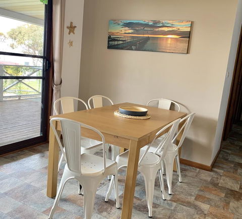 Fareview Beach House - Tourism Townsville 3