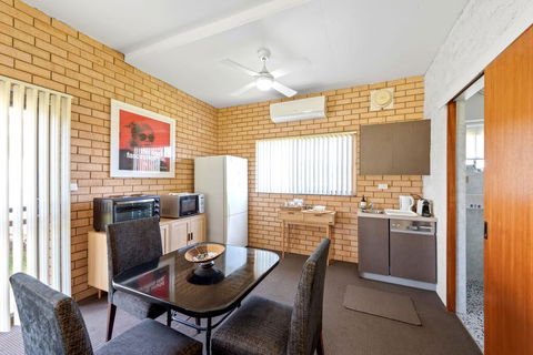 Fi's Beach House - Tourism Townsville 3