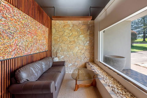 Fi's Relaxing Beach House - Tourism Townsville 3