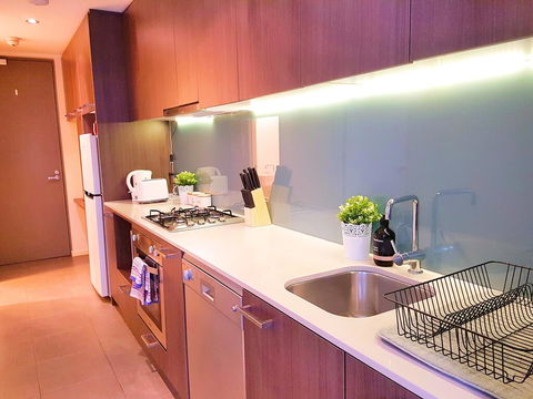 FITZROY FANTASTIC 1BR APT With FREE WINE, NETFLIX, WIFI, Close To TRAMS, COLES - Tourism Townsville 2