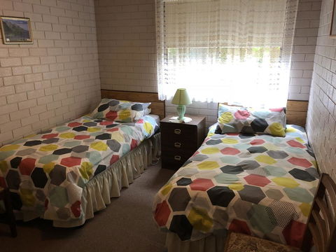 Flat 1/15 Dalmeny Drive - Tourism Townsville 3