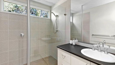 FLORENCE HOUSE Sundrenched Luxury With Pool & Deck - Tourism Townsville 1