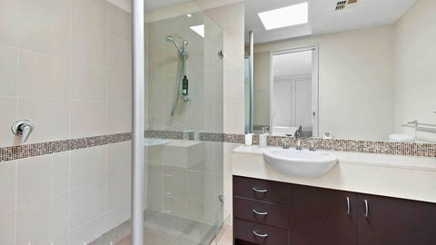 FLORENCE HOUSE Sundrenched Luxury With Pool & Deck - Tourism Townsville 2