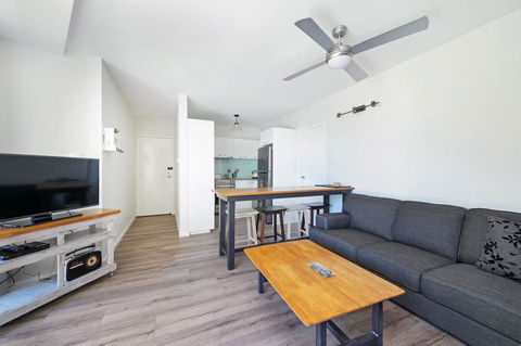 Flynns Beach Apartments 4, 41 Pacific Drive - Tourism Townsville 0