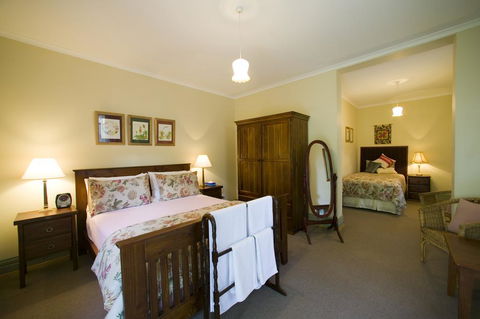 Foxgloves B&B - Tourism Townsville 0