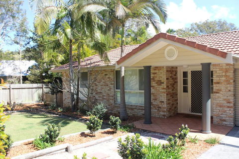 FRANGIPANI BEACH HOUSE - PET FRIENDLY 22 Belbourie Cres Boomerang Beach - Tourism Townsville 0
