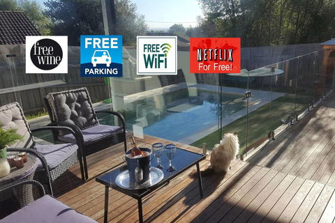 Frankston Hilltop Retreat - Tourism Townsville 0