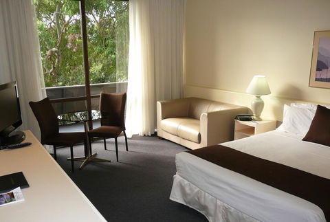 Frankston International - Tourism Townsville 0