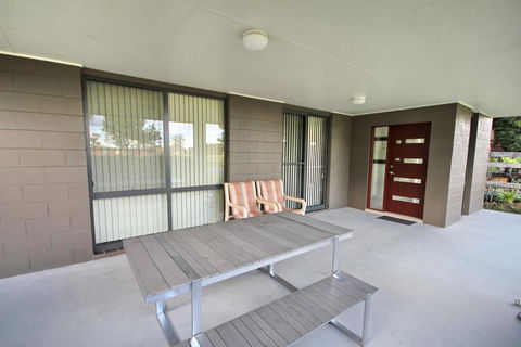 FRASERS COTTAGE- 23 Castle St Laurieton - Tourism Townsville 2