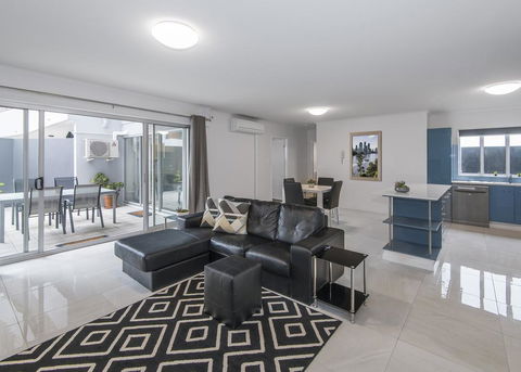 FV4006 Apartments - Tourism Townsville 0