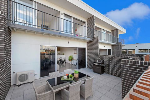 G149 - Apt 2 - Tourism Townsville 0