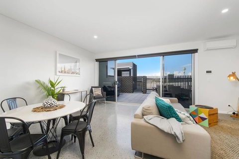 G149 - Apt 2 - Tourism Townsville 2