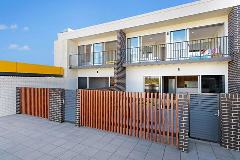 G149 - Apt 2 - Tourism Townsville 1