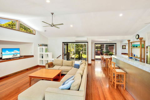 Gecko's Rest - Rainbow Shores, Executive Beach House, Pet Friendly, Pool, Wi-fi - Tourism Townsville 2