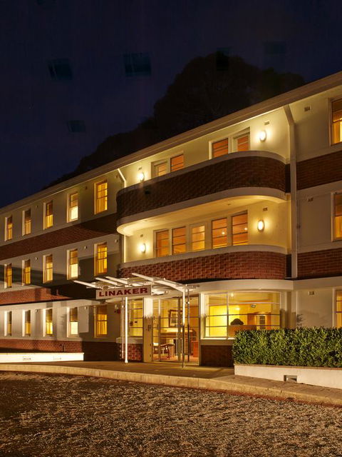 George Kerferd Hotel - Tourism Townsville 3