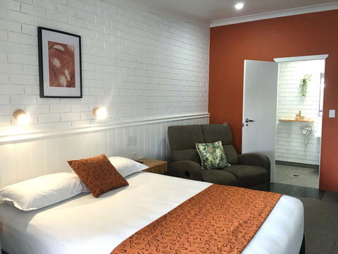 Gin Gin Village Motor Inn Motel - Tourism Townsville 1