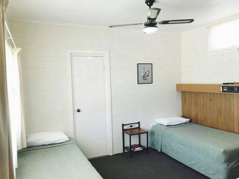 Glossop Motel - Tourism Townsville 0