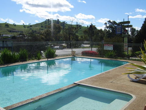 Golden Chain Garden Motor Inn Gundagai - Tourism Townsville 1