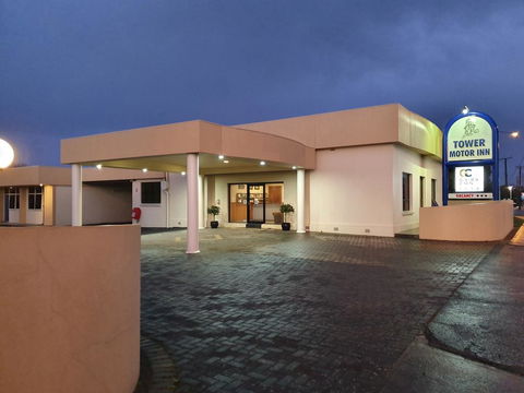 Golden Chain Tower Motor Inn - Tourism Townsville 1