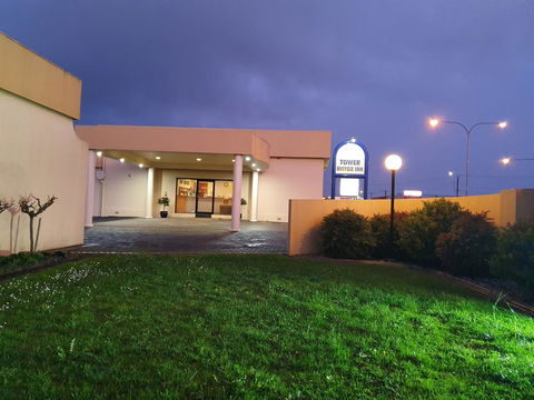 Golden Chain Tower Motor Inn - Tourism Townsville 3