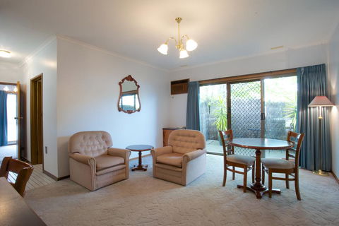 Golden Grain Motor Inn - Tourism Townsville 0