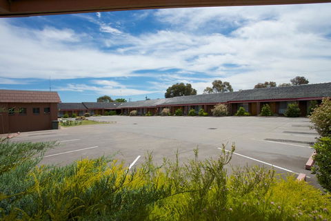 Golden Grain Motor Inn - Tourism Townsville 3
